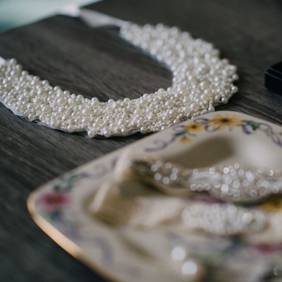 Jewelry - Faux Pearl Bib Necklace!